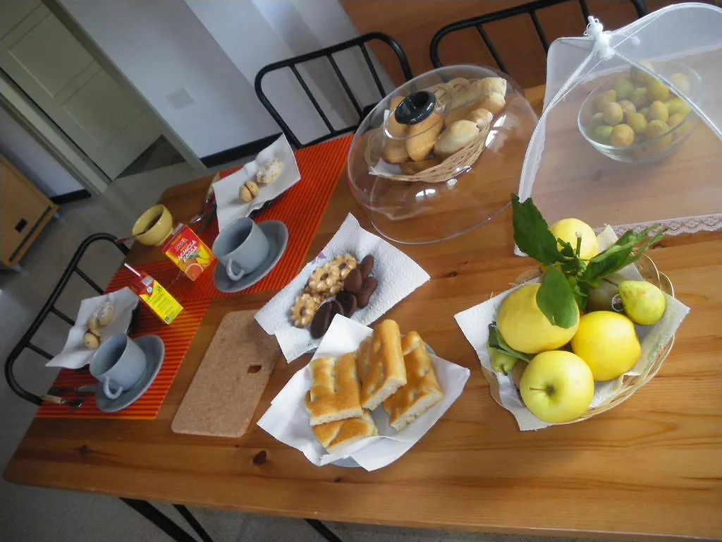 *** Alojamento de Acomodação e Pequeno-almoço B&B Nelly G Carbuta Itália